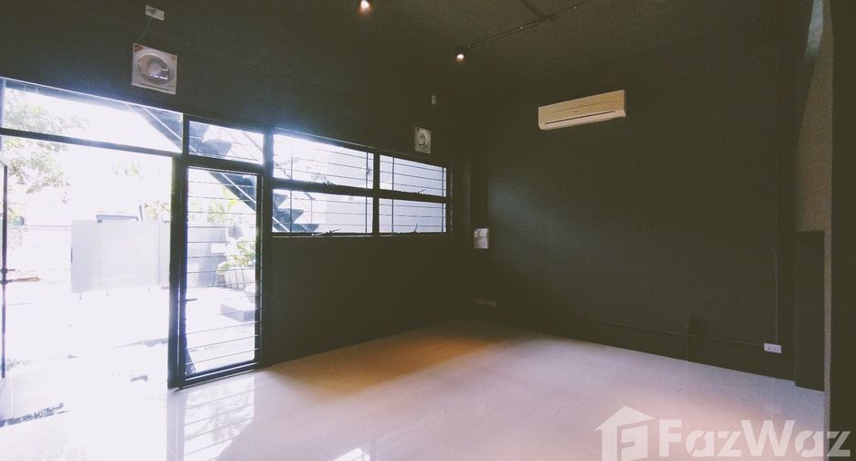 For rent 5 Beds townhouse in Chatuchak, Bangkok