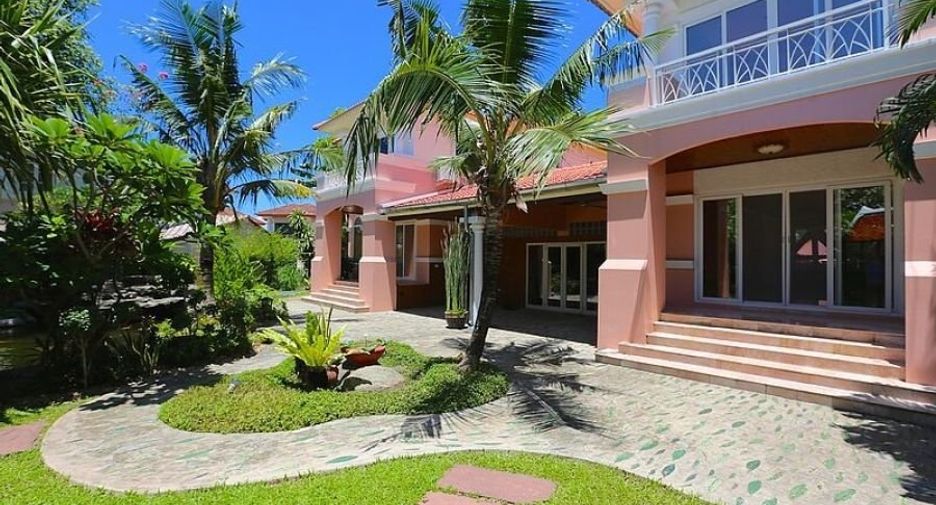 For sale 4 bedrooms house in Bang Lamung, Chonburi