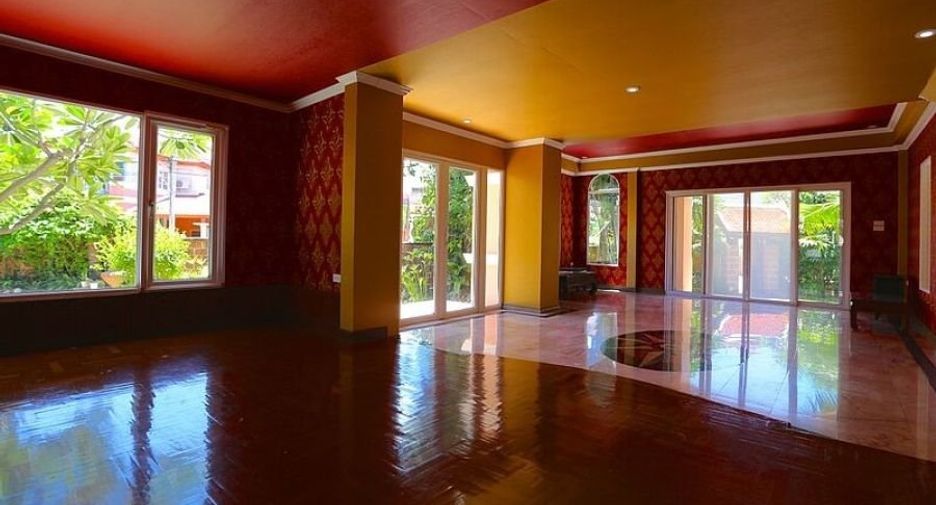 For sale 4 bedrooms house in Bang Lamung, Chonburi