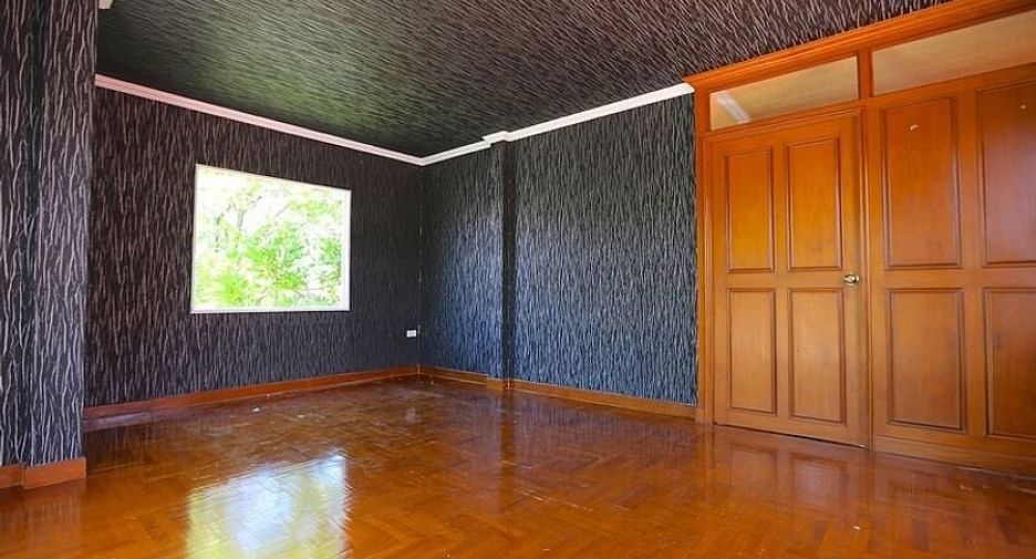 For sale 4 bedrooms house in Bang Lamung, Chonburi