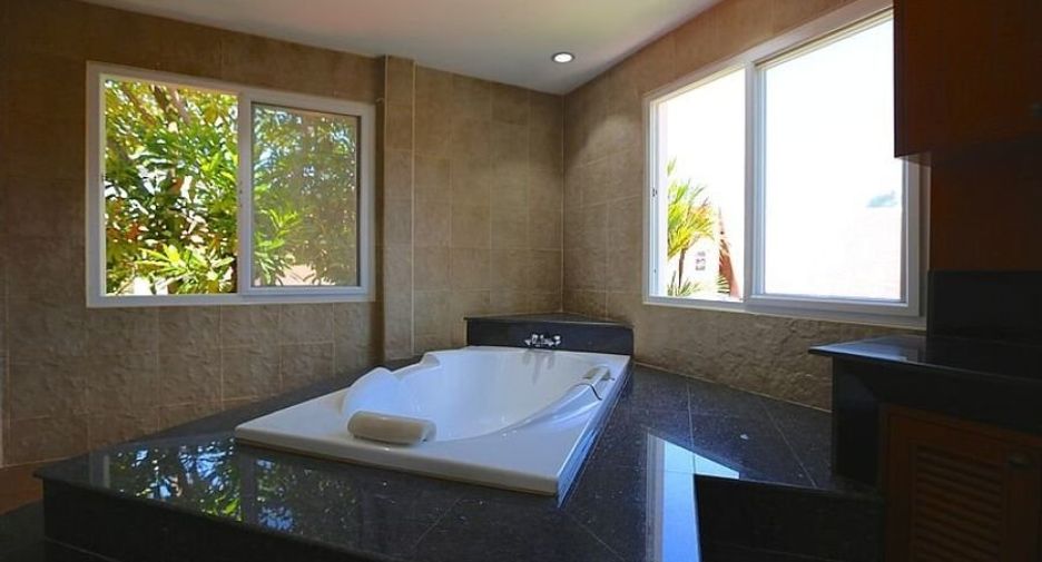 For sale 4 bedrooms house in Bang Lamung, Chonburi