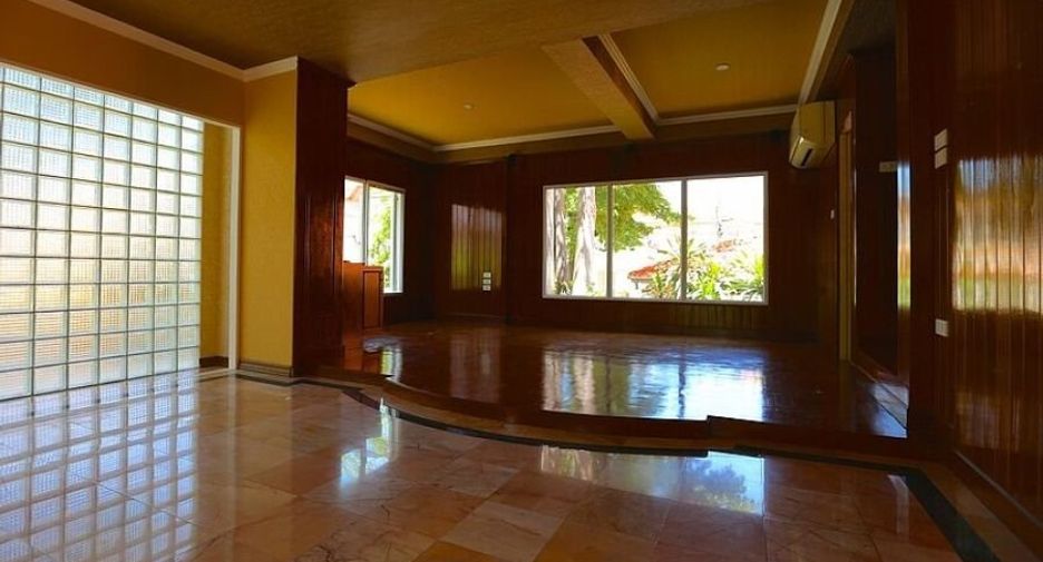For sale 4 bedrooms house in Bang Lamung, Chonburi