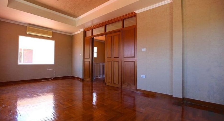 For sale 4 bedrooms house in Bang Lamung, Chonburi