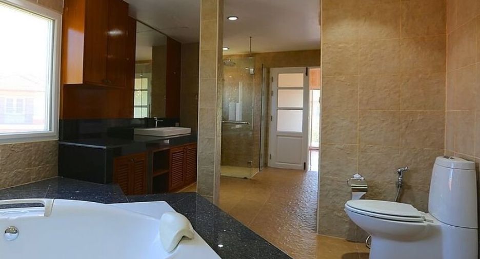 For sale 4 bedrooms house in Bang Lamung, Chonburi