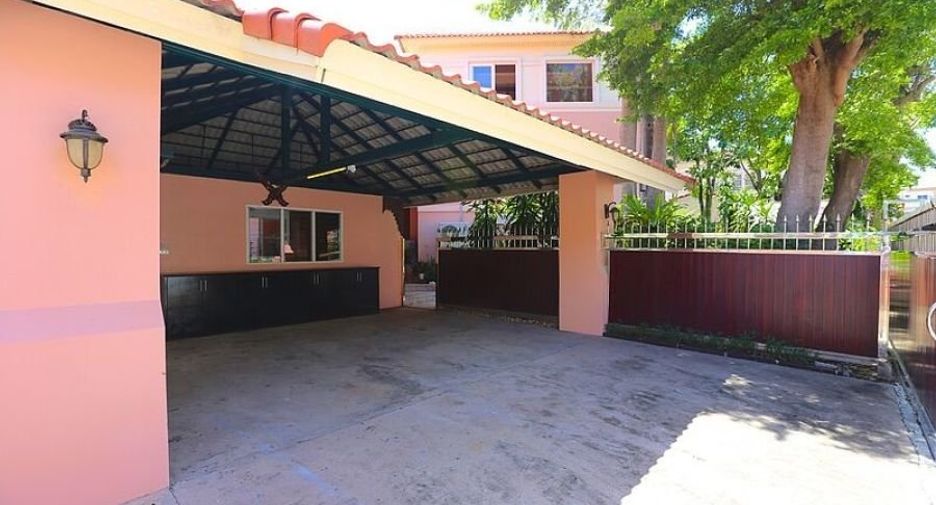 For sale 4 bedrooms house in Bang Lamung, Chonburi