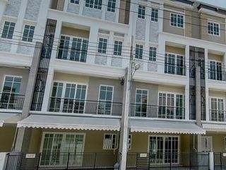 For sale 1 bed townhouse in Pathum Wan, Bangkok