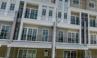 For sale 1 bed townhouse in Pathum Wan, Bangkok