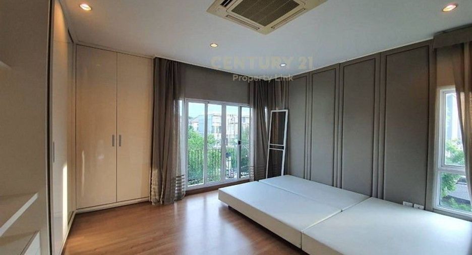 For rent and for sale 3 bed townhouse in Chom Thong, Bangkok