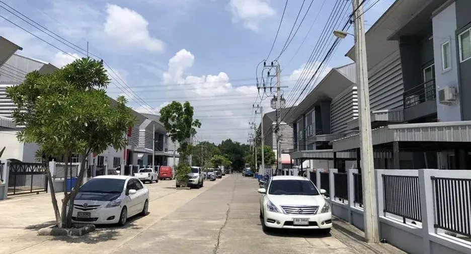 出租 仓库 在 Lam Luk Ka, Pathum Thani