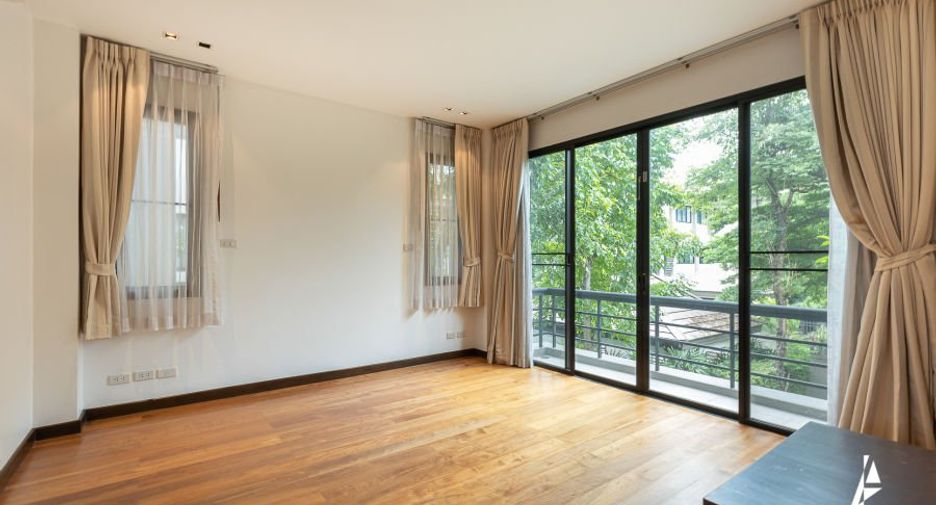 À louer 4 chambres maison à Khlong Sam Wa, Bangkok