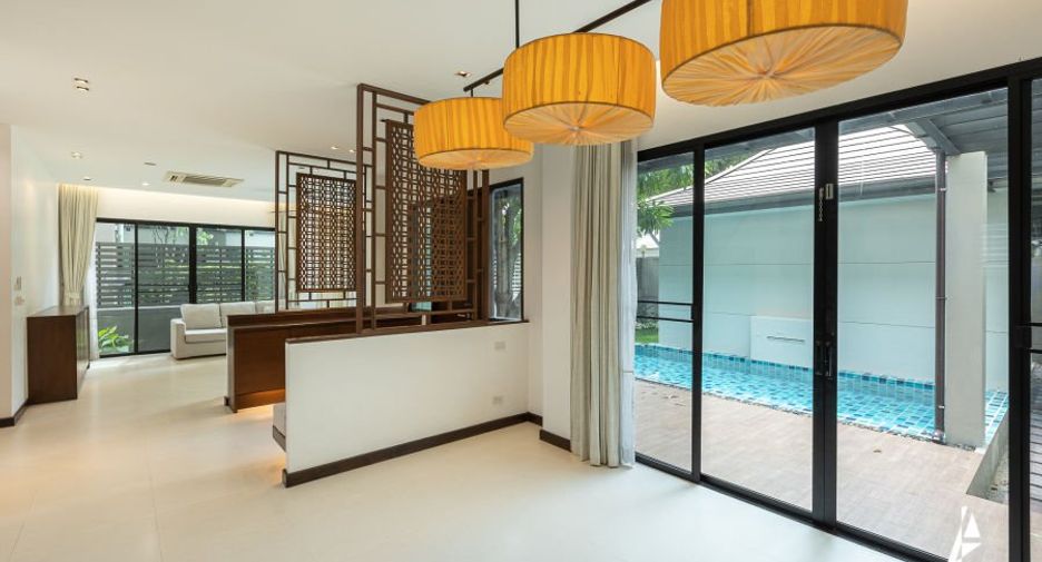 À louer 4 chambres maison à Khlong Sam Wa, Bangkok