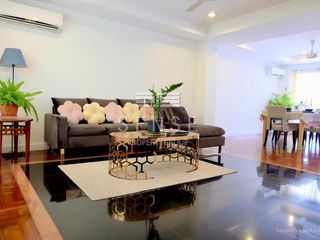 For rent 5 bedrooms townhouse in Sathon, Bangkok