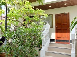 For rent 5 bedrooms townhouse in Sathon, Bangkok