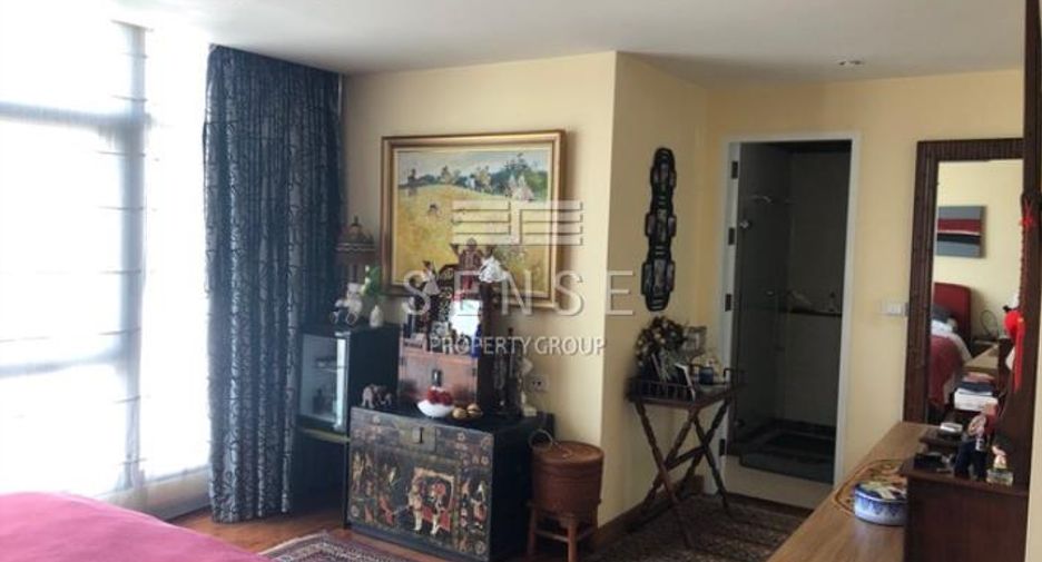 For sale 3 bedrooms condo in Watthana, Bangkok