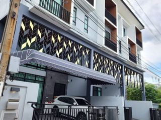 For sale 3 Beds office in Lat Phrao, Bangkok
