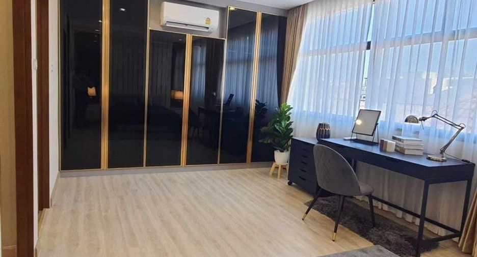 For sale 3 bed office in Lat Phrao, Bangkok