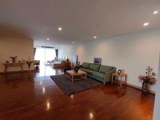 For rent 3 bedrooms condo in Khlong Toei, Bangkok