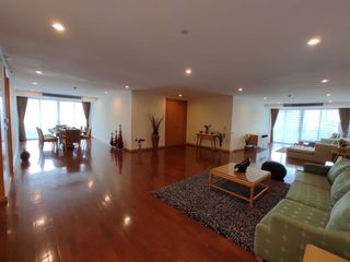 For rent 3 bedrooms condo in Khlong Toei, Bangkok