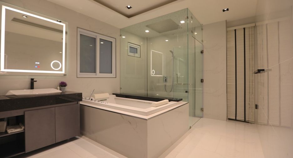 For rent 9 bedrooms house in Min Buri, Bangkok