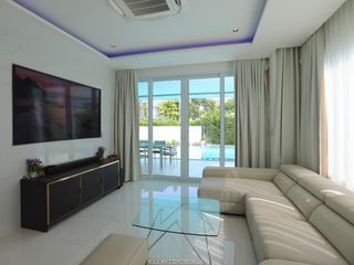 Haus zur Miete mit 9 Zimmer in Min Buri, Bangkok