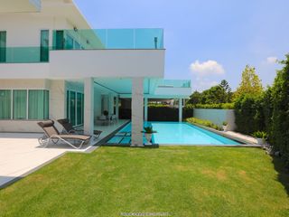 Haus zur Miete mit 9 Zimmer in Min Buri, Bangkok