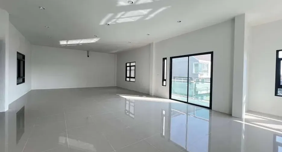 For rent and for sale warehouse in Lam Luk Ka, Pathum Thani