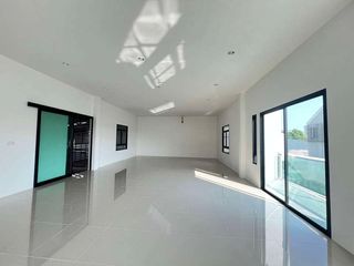 For rent warehouse in Lam Luk Ka, Pathum Thani