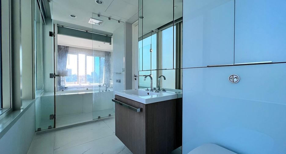 For sale 2 bedrooms condo in Pathum Wan, Bangkok