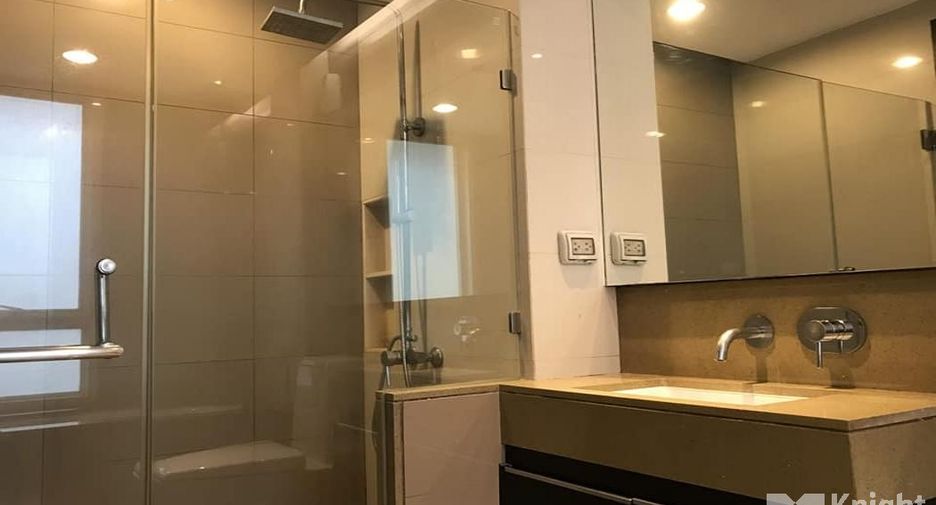 For sale 2 ベッドルーム condo in Pathum Wan, Bangkok