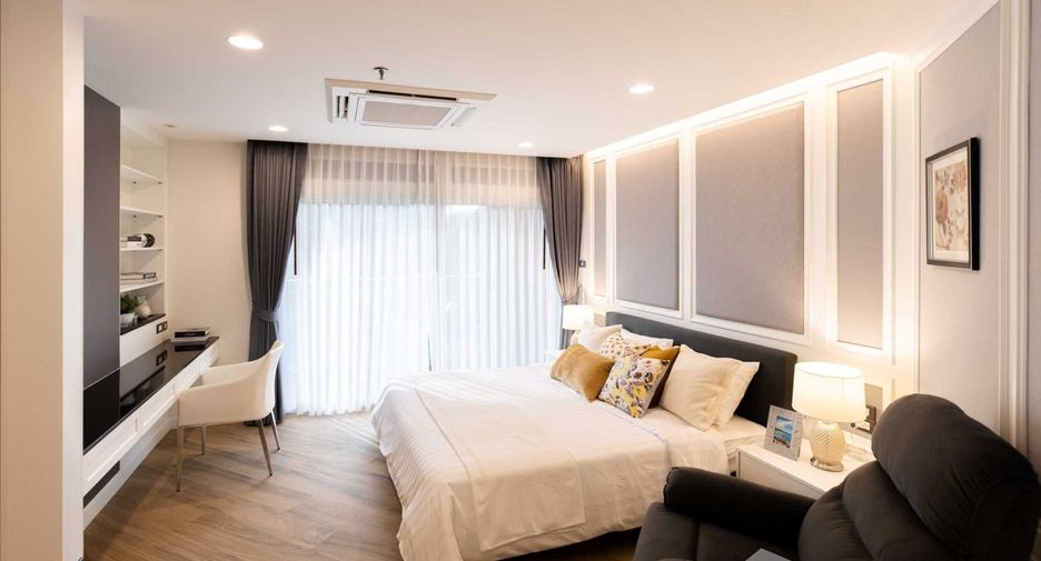 For sale 5 bed condo in Huai Khwang, Bangkok