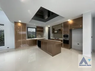 For sale 5 bed house in Khlong Toei, Bangkok