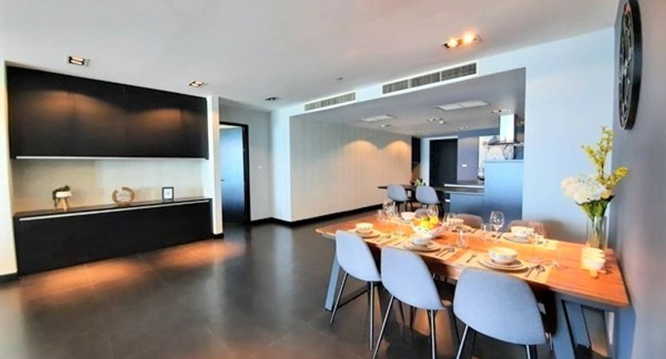 For sale 3 bedrooms condo in Jomtien, Pattaya