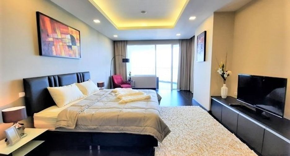 For sale 3 bedrooms condo in Jomtien, Pattaya