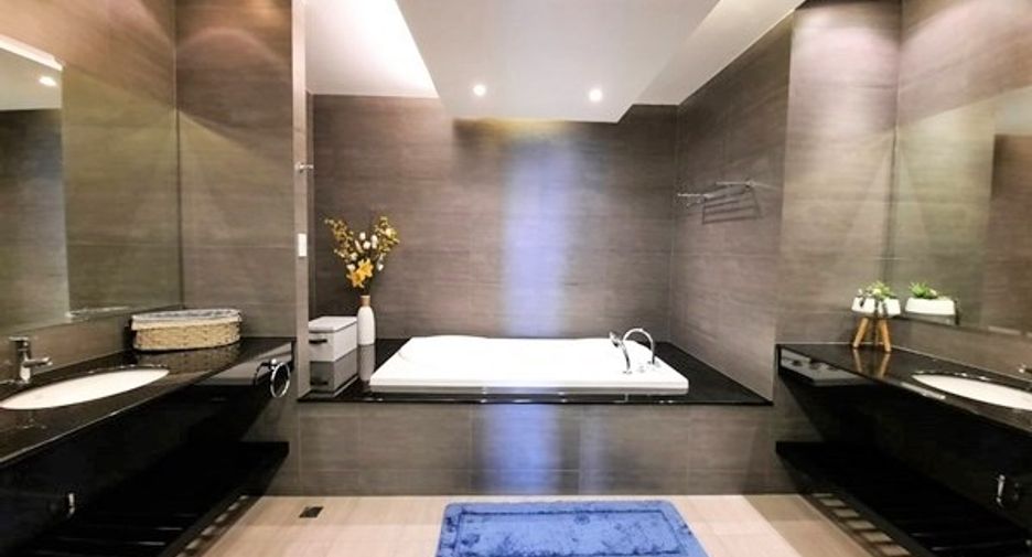 For sale 3 bedrooms condo in Jomtien, Pattaya
