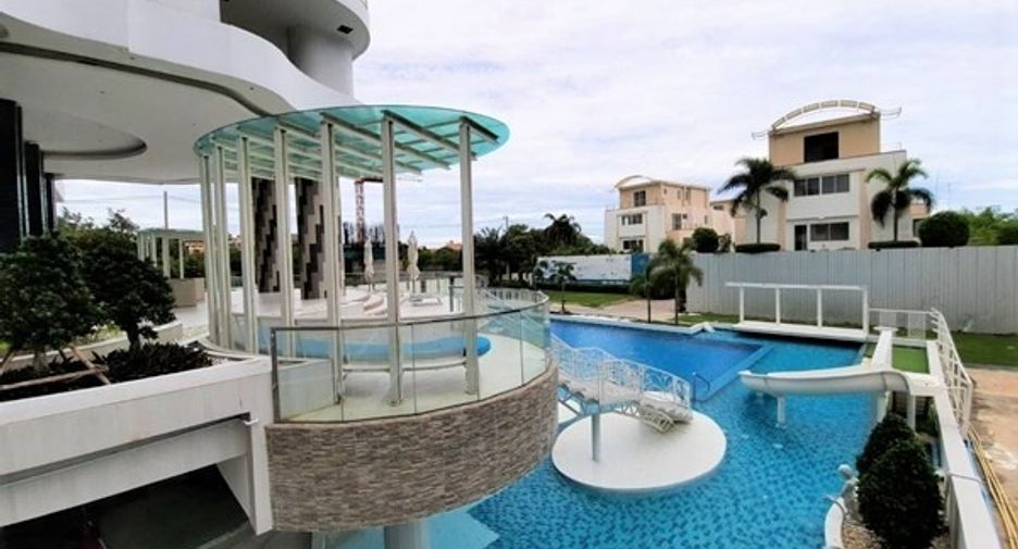 For sale 3 bedrooms condo in Jomtien, Pattaya