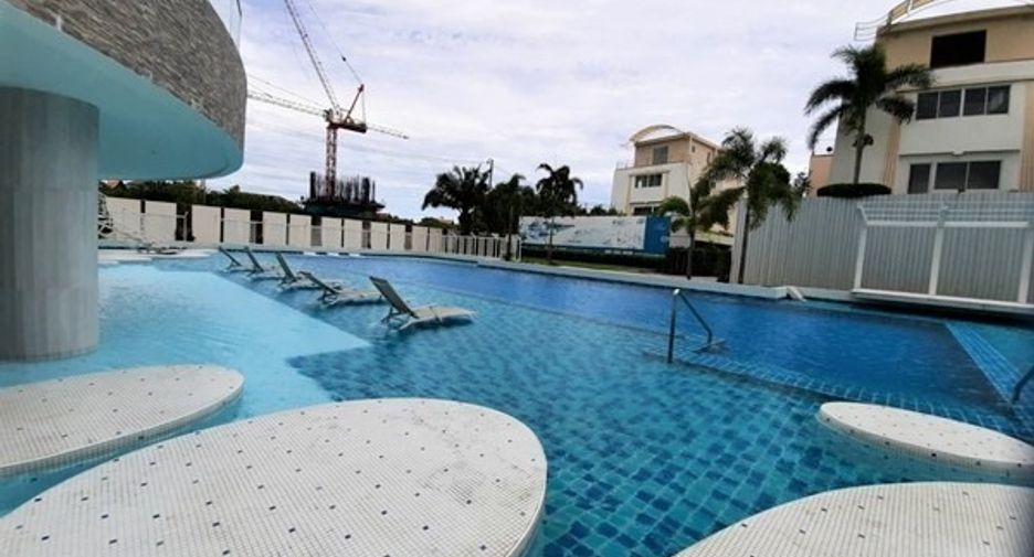 For sale 3 bedrooms condo in Jomtien, Pattaya