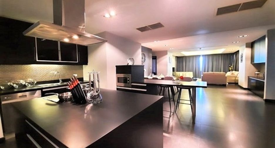 For sale 3 bedrooms condo in Jomtien, Pattaya