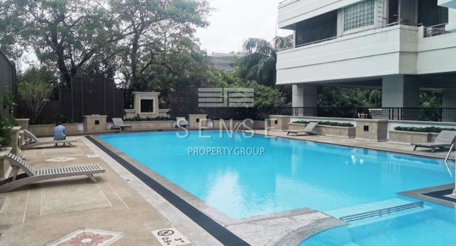 For rent 3 bedrooms condo in Khlong Toei, Bangkok