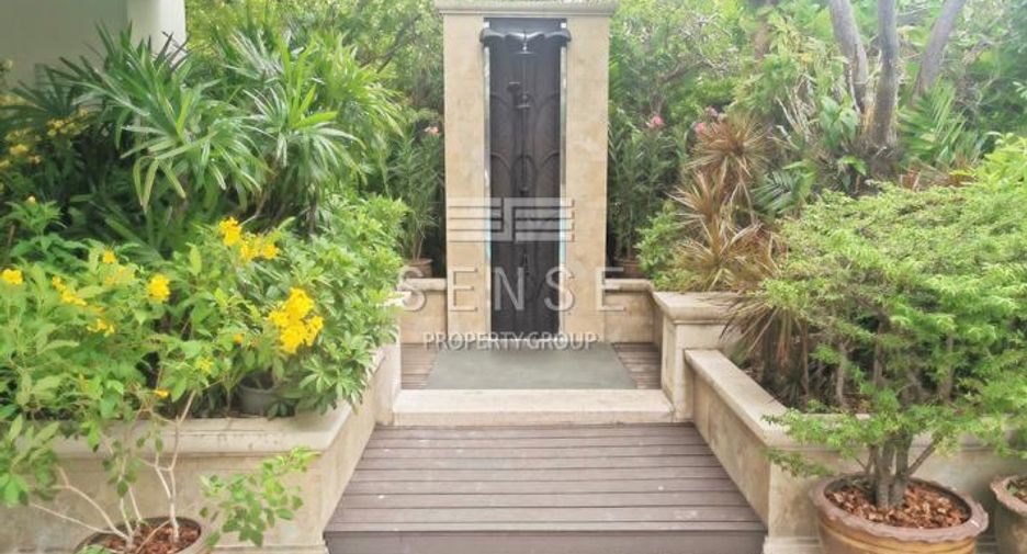 For rent 3 bedrooms condo in Khlong Toei, Bangkok