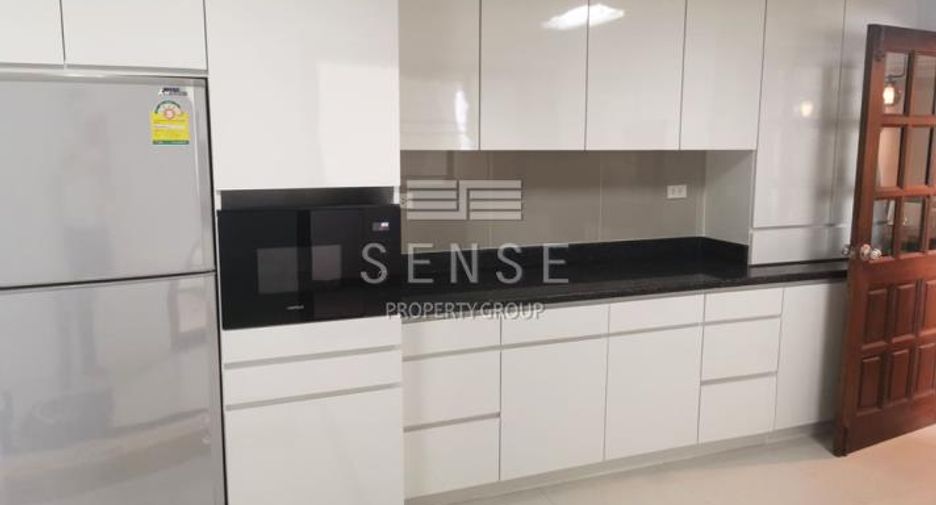 For rent 3 bedrooms condo in Khlong Toei, Bangkok