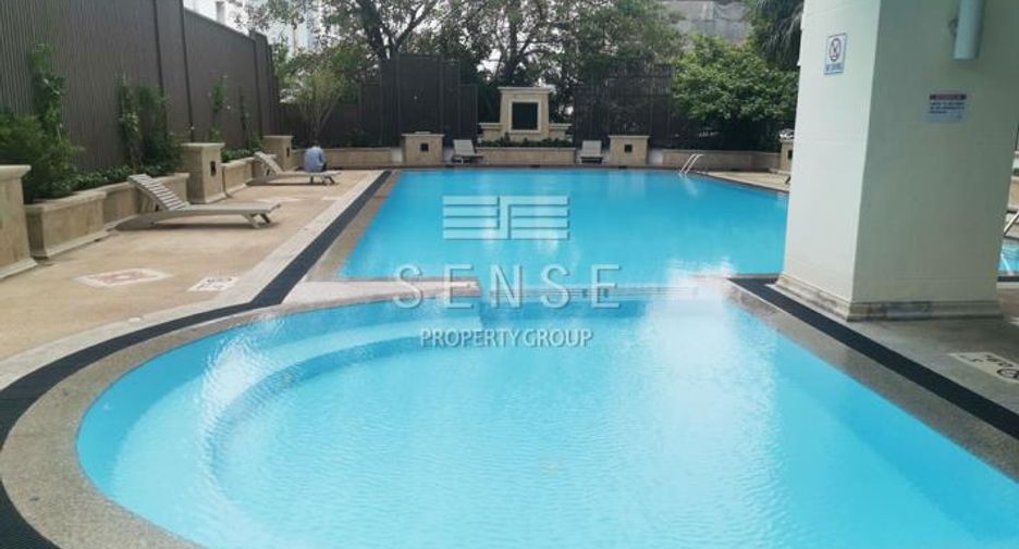 For rent 3 bedrooms condo in Khlong Toei, Bangkok