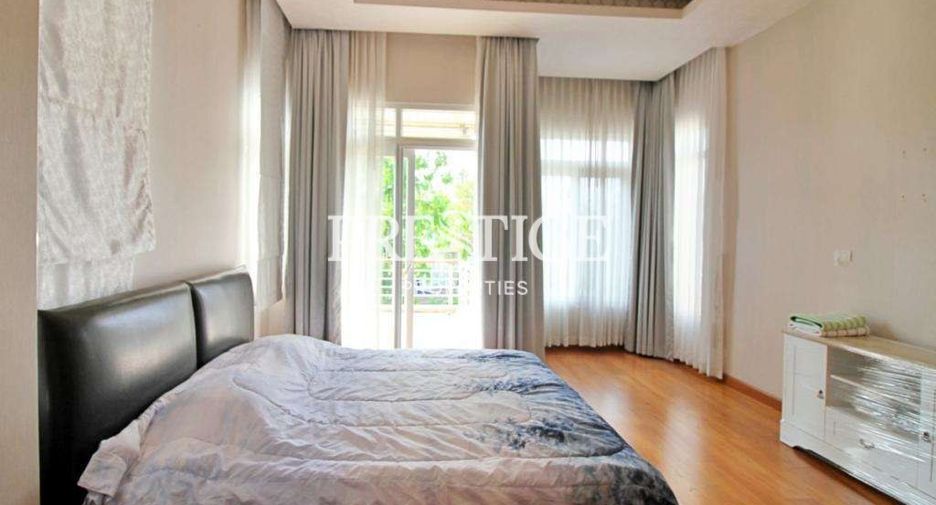 For sale 4 bedrooms house in Sattahip, Chonburi