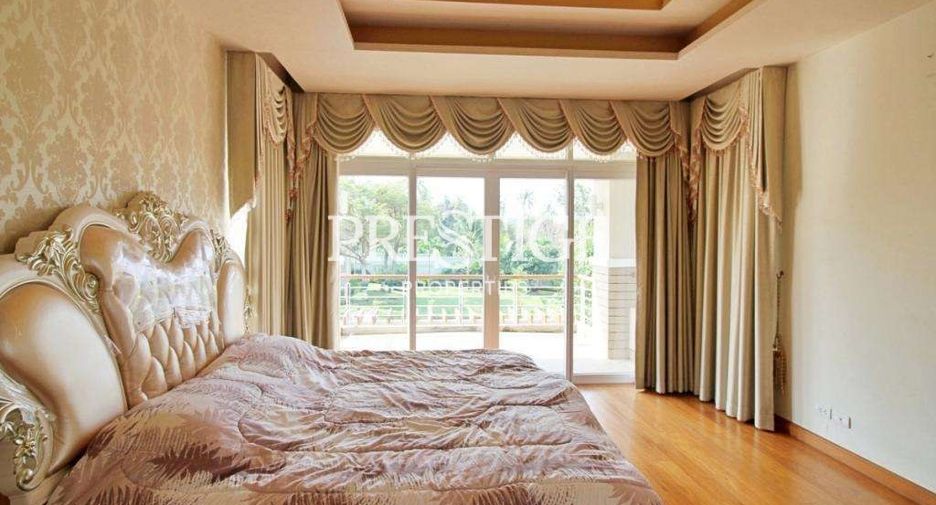 For sale 4 bedrooms house in Sattahip, Chonburi