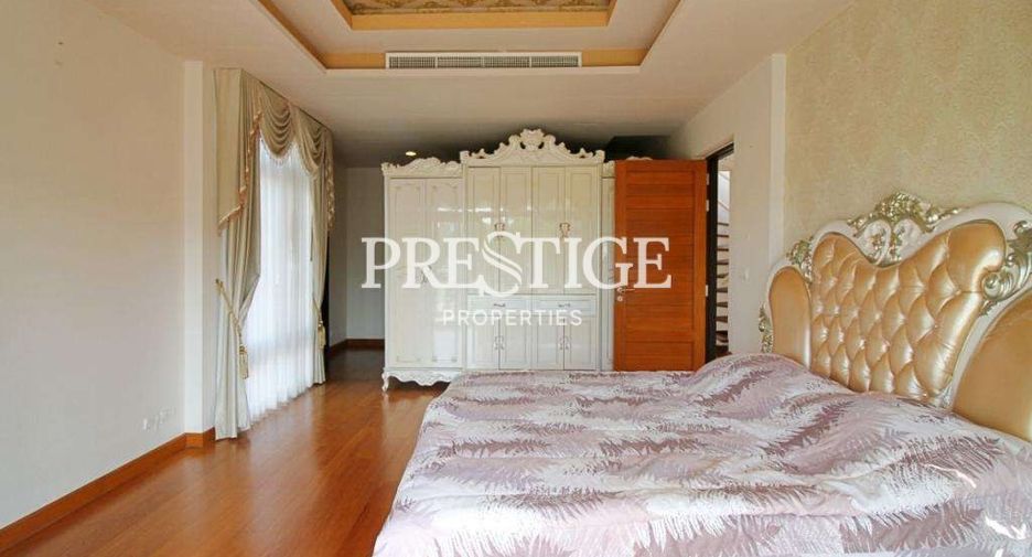 For sale 4 bedrooms house in Sattahip, Chonburi