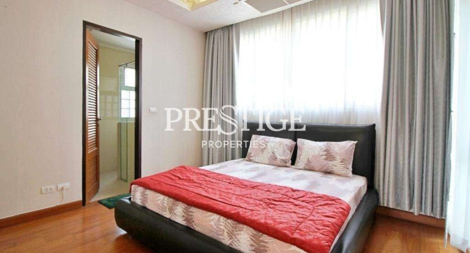 For sale 4 bedrooms house in Sattahip, Chonburi