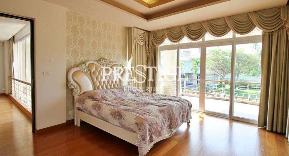 For sale 4 bedrooms house in Sattahip, Chonburi