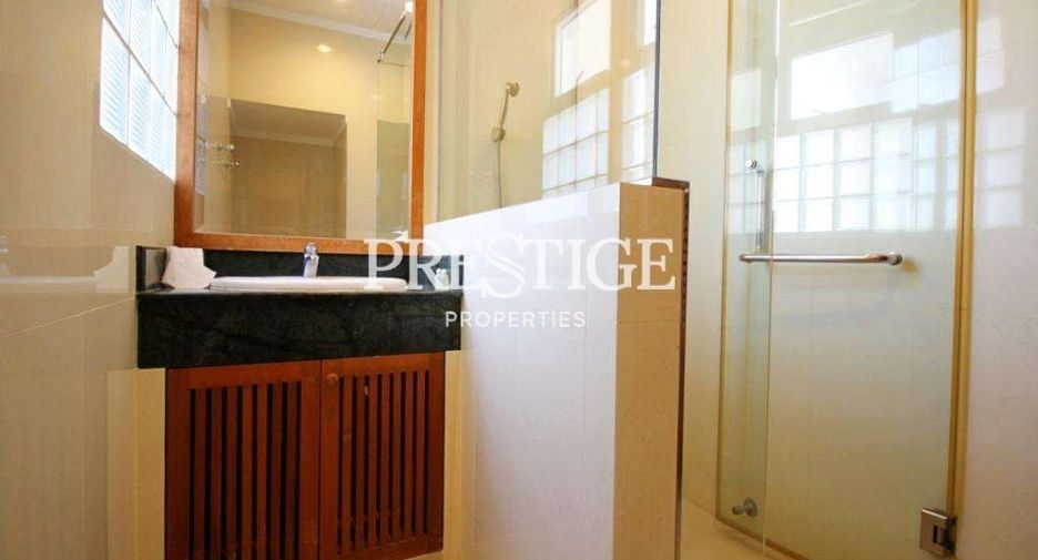 For sale 4 bedrooms house in Sattahip, Chonburi