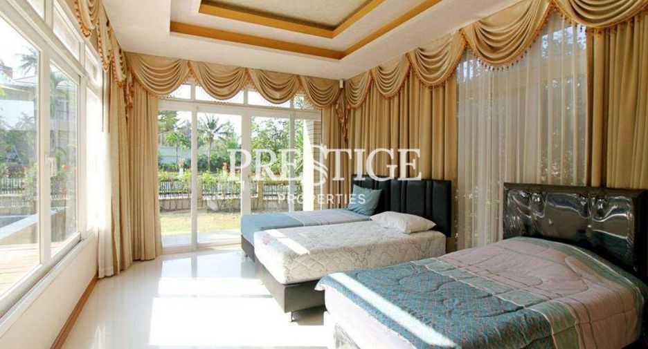 For sale 4 bedrooms house in Sattahip, Chonburi