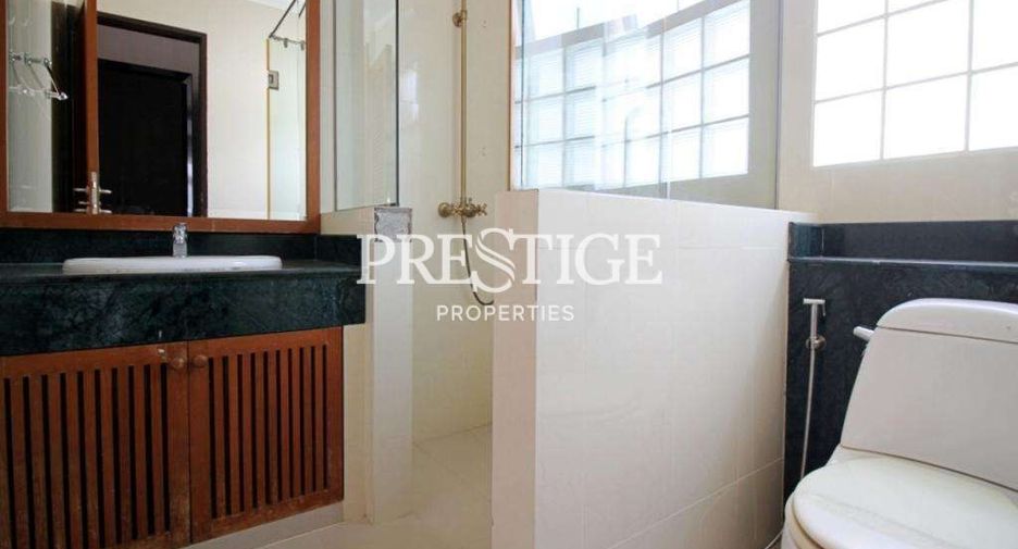 For sale 4 bedrooms house in Sattahip, Chonburi