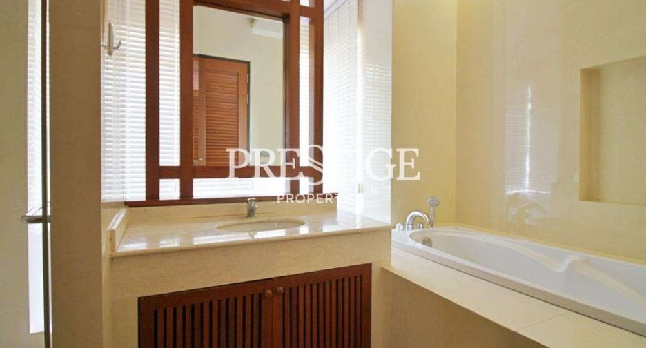 For sale 4 bedrooms house in Sattahip, Chonburi